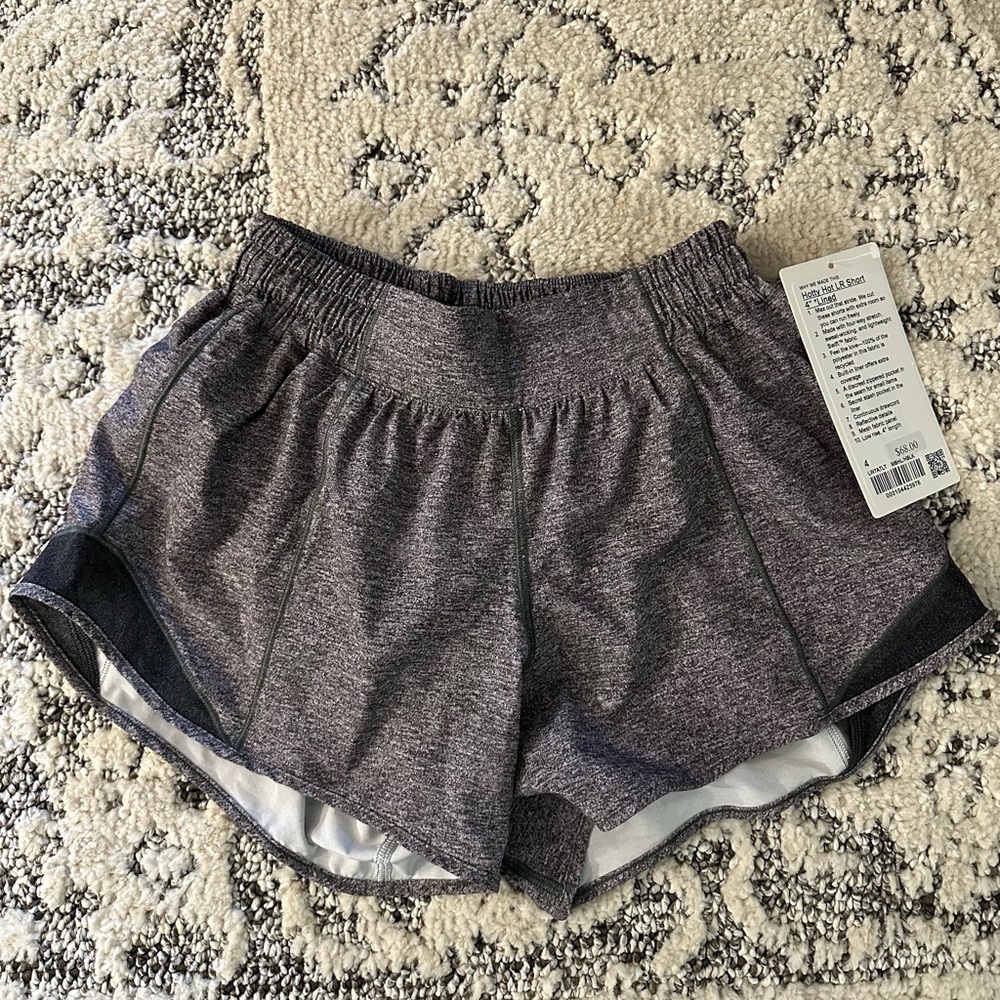 Lululemon Hotty Hot LR Short 4” Lined